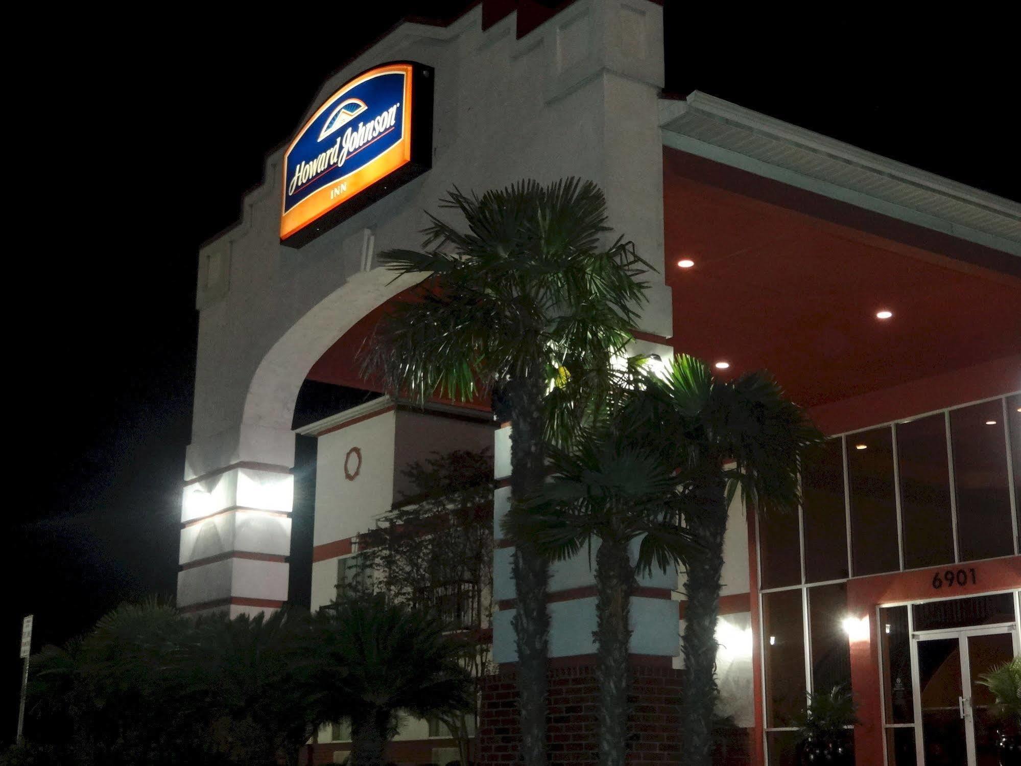 Hotel Howard Johnson By Wyndham & 2*