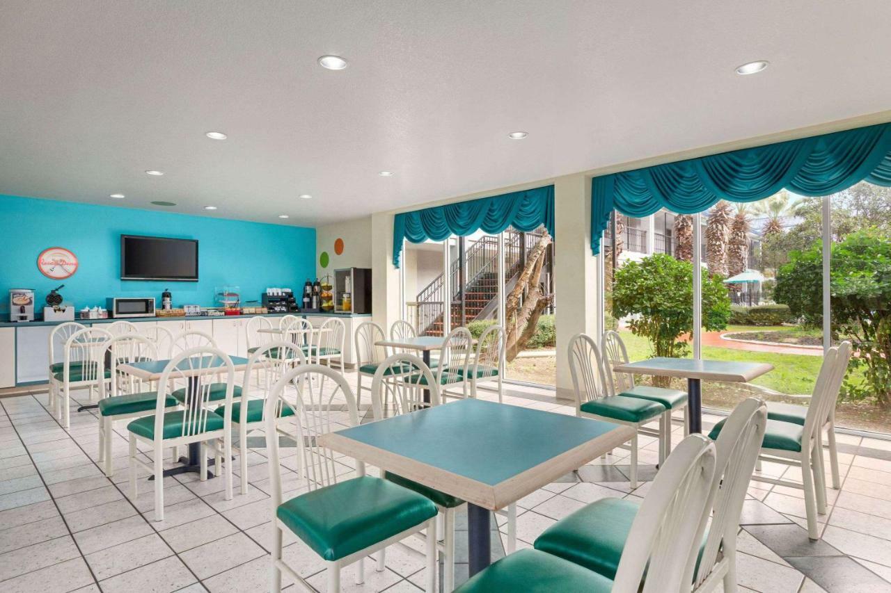 Howard Johnson By Wyndham &
