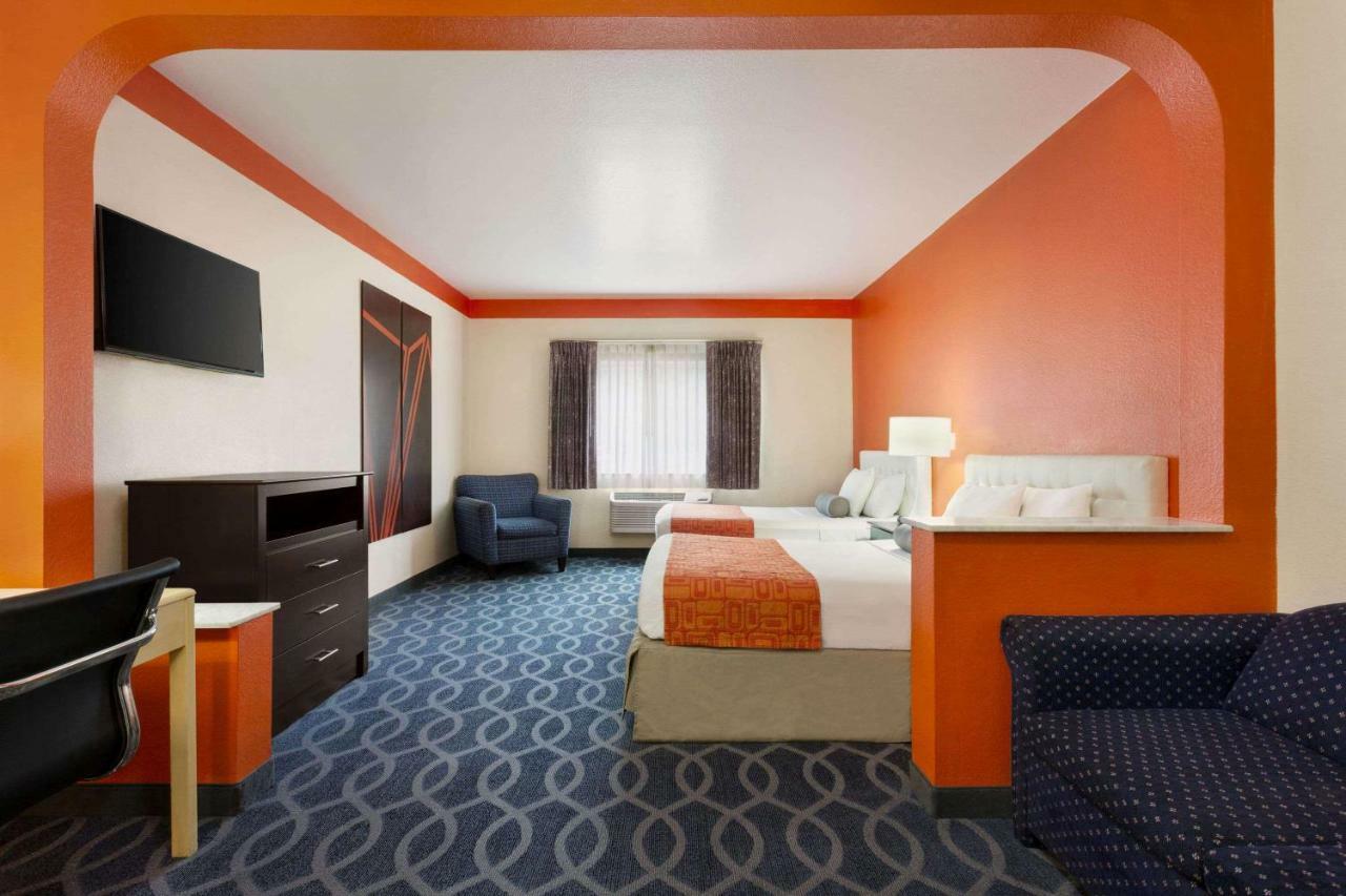 Howard Johnson By Wyndham & Hotel 2*