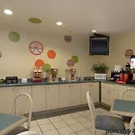 Howard Johnson By Wyndham San Antonio Hotel & Suites 