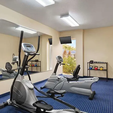 Howard Johnson By Wyndham San Antonio Hotel & Suites 